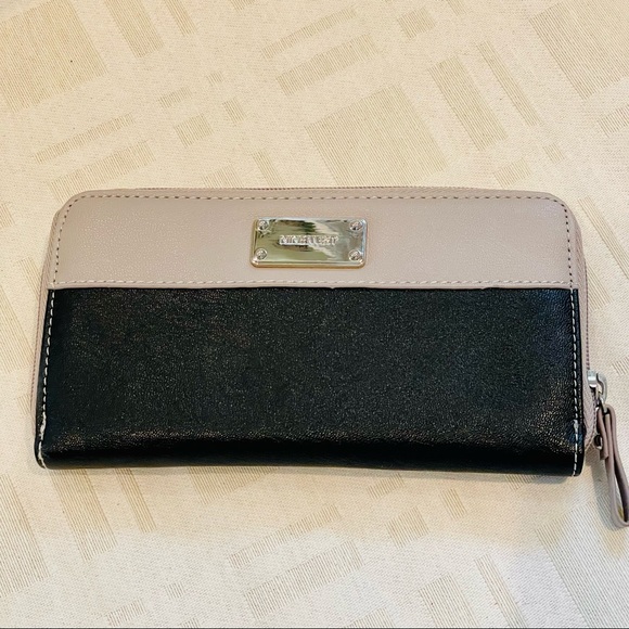 Nine West Wallet - Picture 10 of 10